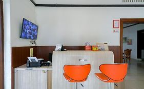 Reddoorz @ Avros Guest House Medan